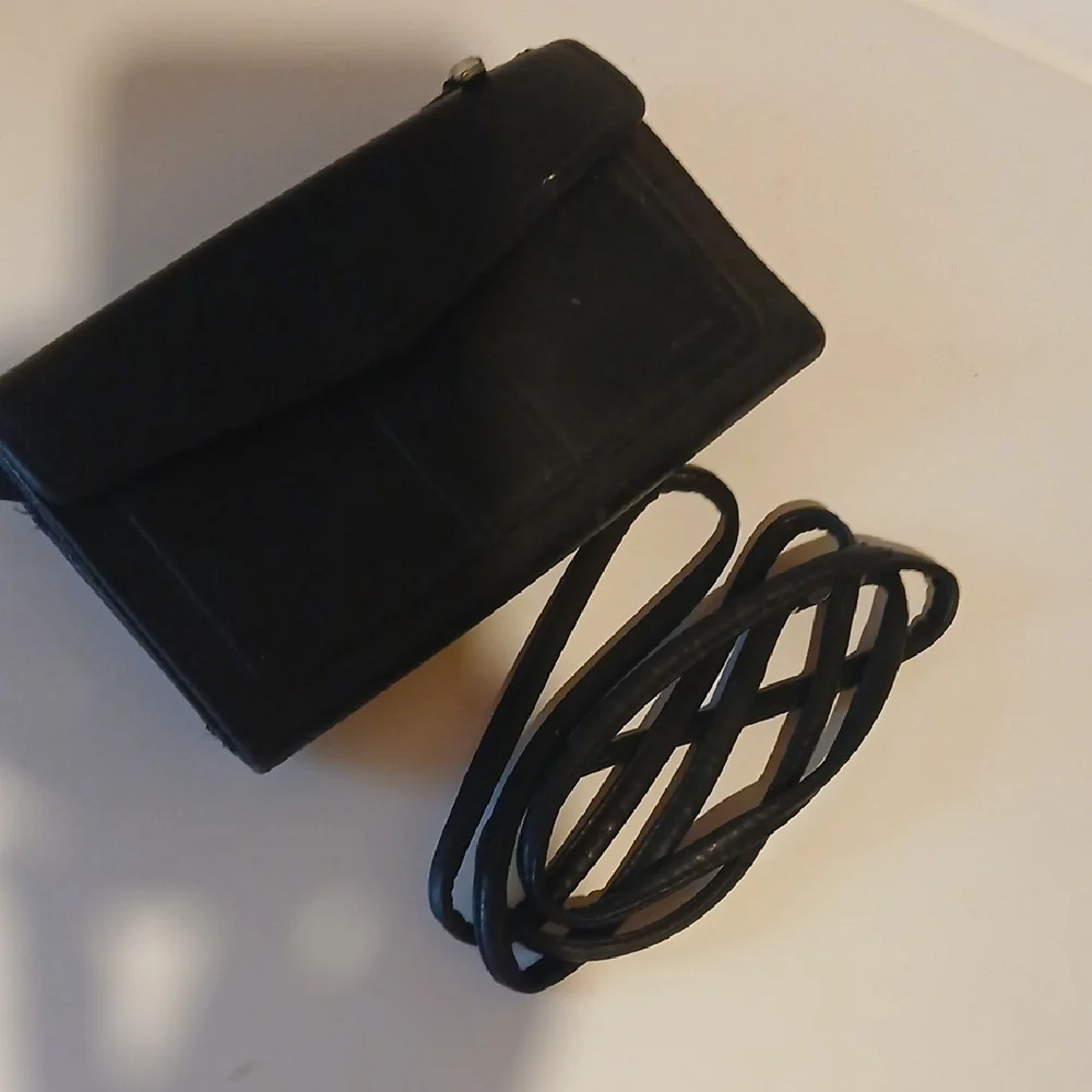 Vintage Fossil Black Leather Women's Wallet With Straps